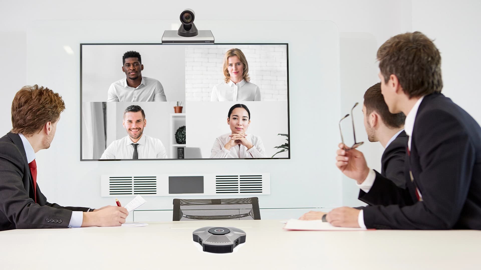 True HD Resolution - Versatile Multiparty Functionality
