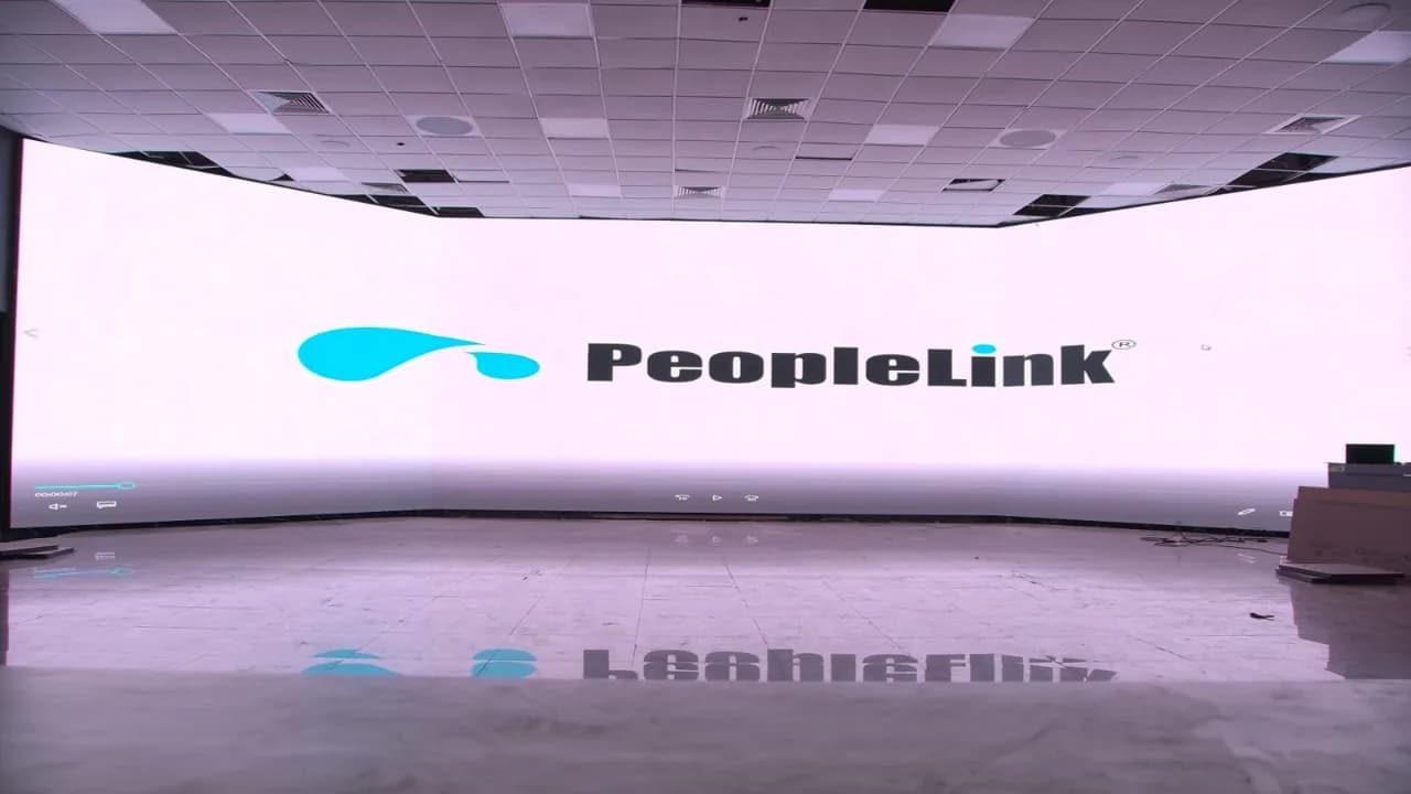 Curved Active LED wall showing the PeopleLink logo at the experience centre