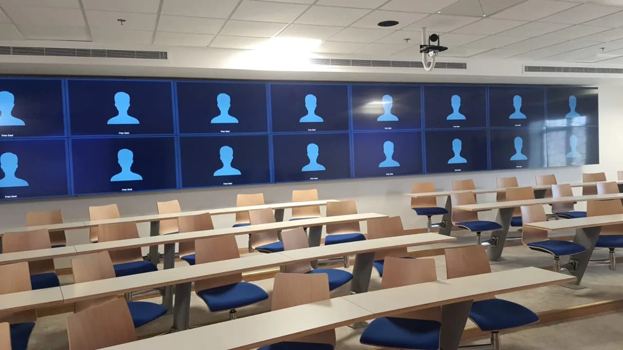 Wide view of a multi-screen telepresence display wall
